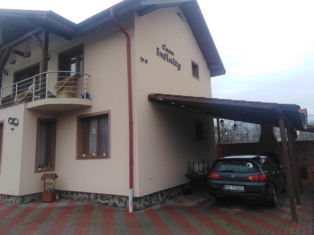 Casa Infinity Hotell Sovata Exteriör bild